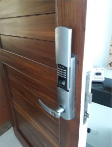 puertas de seguridad con cerradura digital bogota